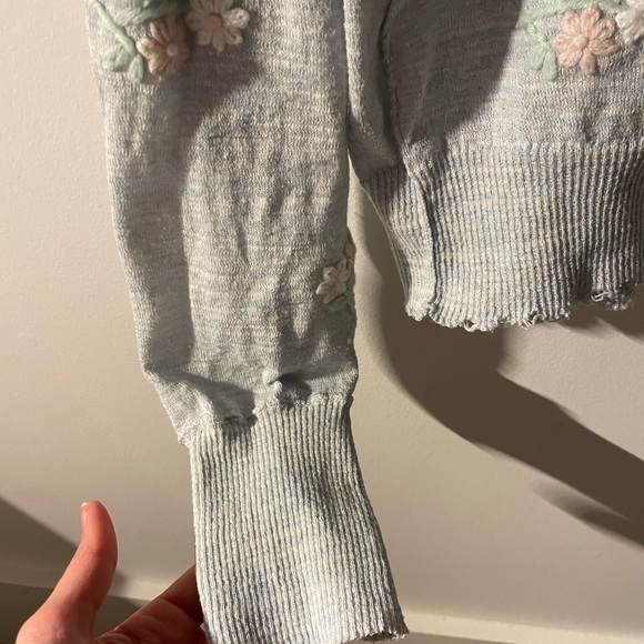 Sweater - distressed - floral - Picture 4 of 7